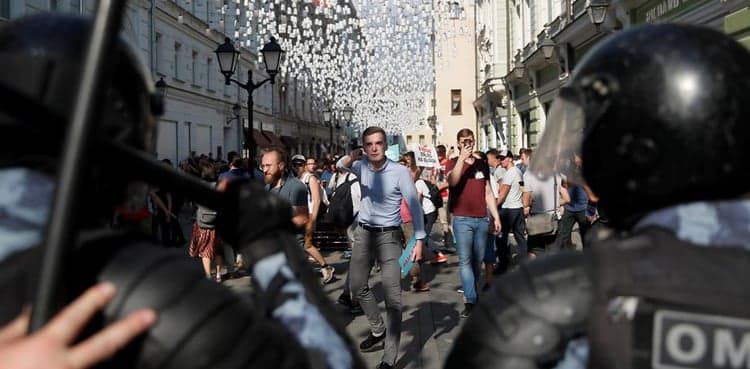 Russia detains more than 1,000 people in opposition crackdown