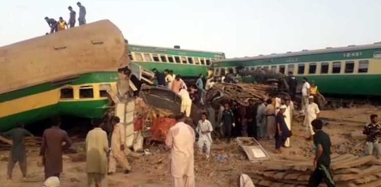 Sadiqabad train accident death toll climbs to 21