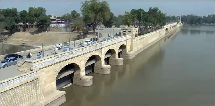 Indus in normal flow at Tarbela Dam and barrages