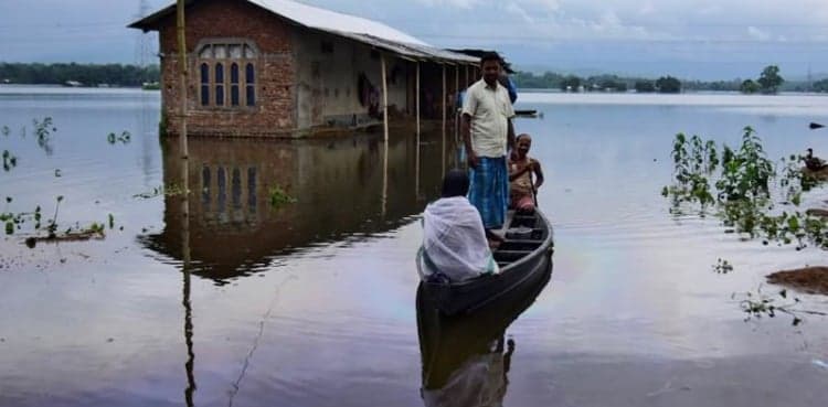 Floods in India kill 33, displace thousands
