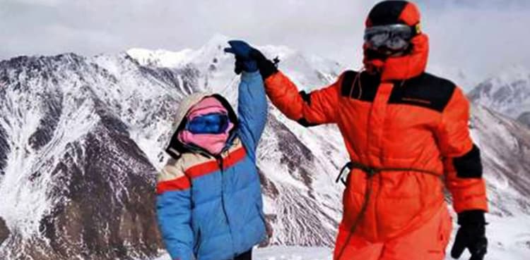 10-year-old Pakistani girl sets world record by scaling Spantik peak