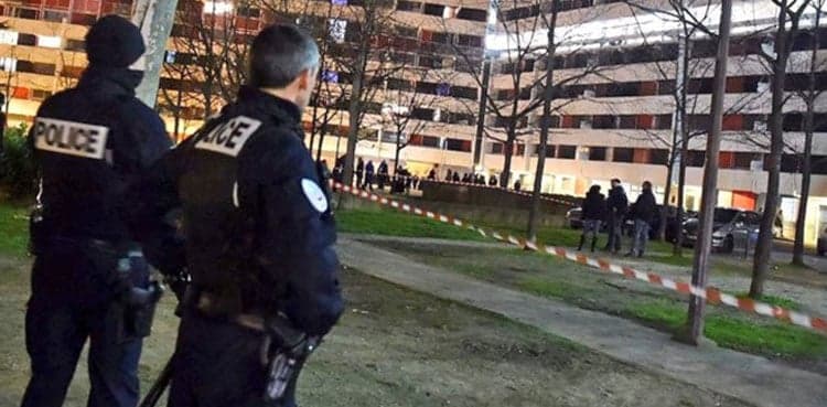 One dead, nine wounded in French knife attack
