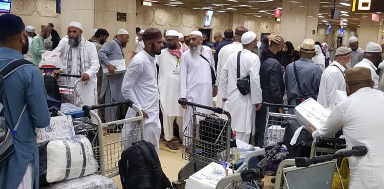 PIA’s post-Hajj operation begins, first flight lands at Karachi airport