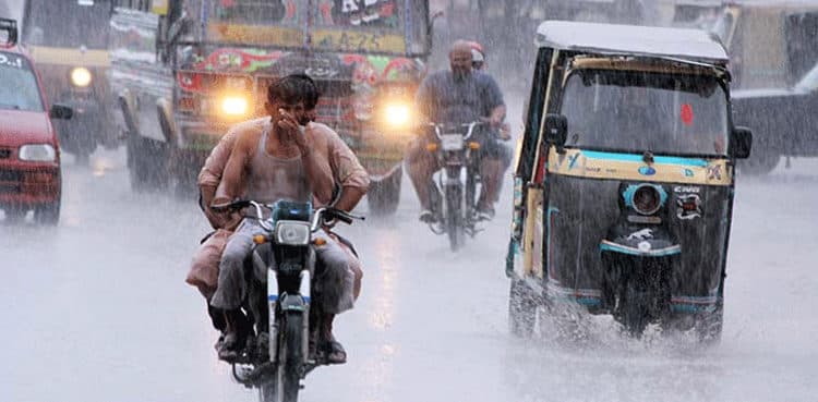 Met office warns of heavy rain in Karachi, issues urban flooding alert
