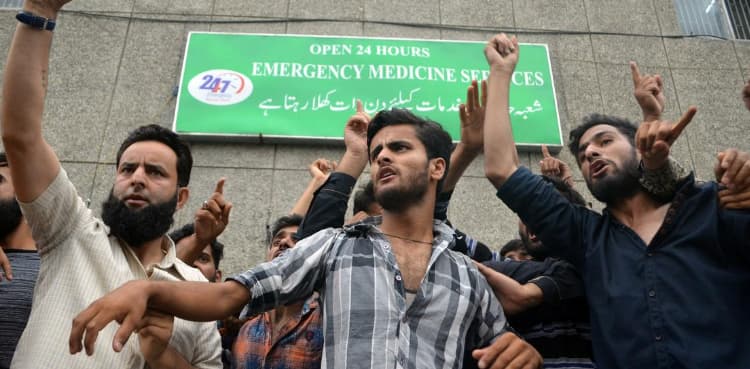 Thousands protest in India Occupied Kashmir over Article 370 revocation despite clampdown