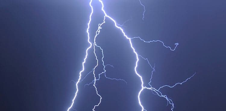 Larkana: Thunderbolt incident claims three lives in Kambar