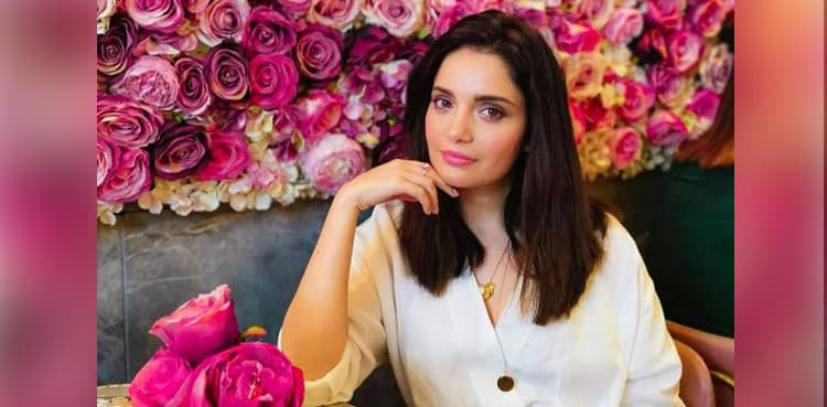 Armeena Khan delivers 'open letter' against Priyanka Chopra at UNICEF office