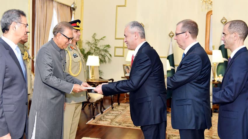 President urges world to play role in resolution of Kashmir issue