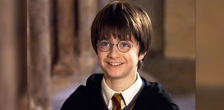 Rare Darth Vader mask, Harry Potter glasses up for auction in LA