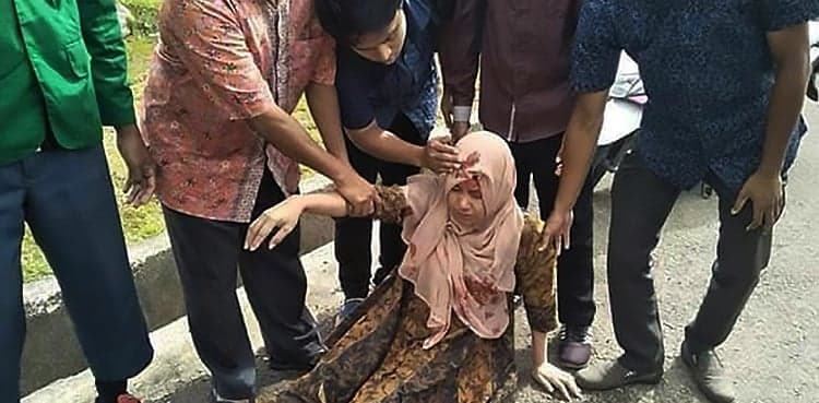 Indonesia earthquake shakes Java island, kills at least 44