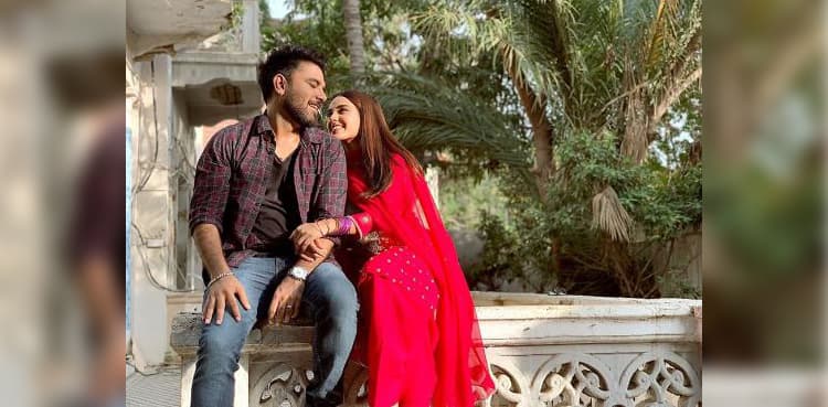 Yasir Hussain is impressed by Iqra Aziz's tailoring prowess