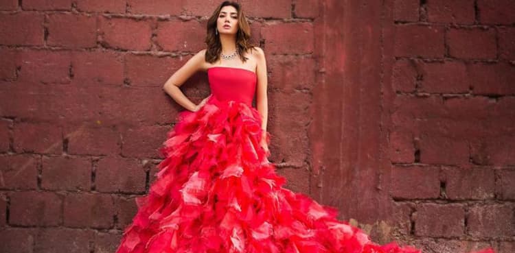 Mahira Khan all set to represent Pakistan at Paris Fashion Week