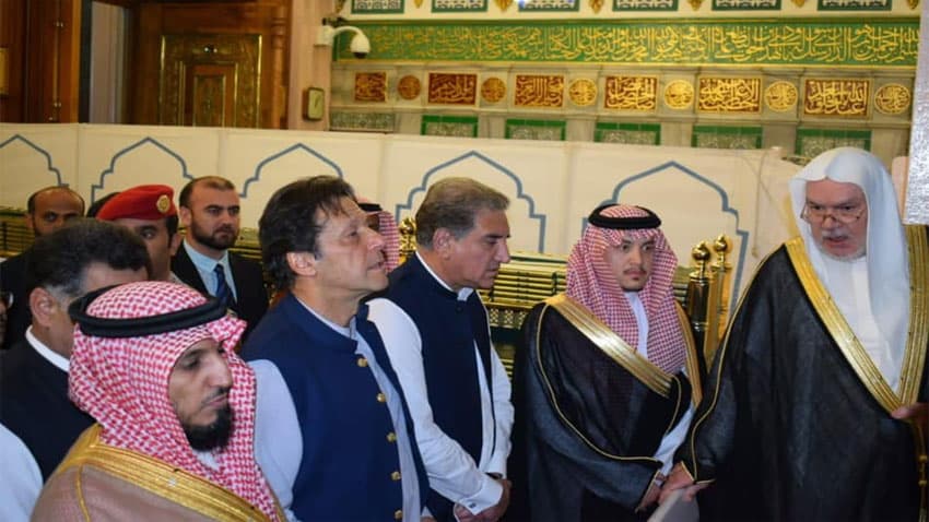 PM Khan visits Madinah, pays respect at Roza-e-Rasool