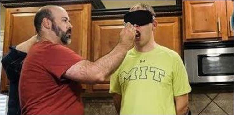 Blindfolded man sets Guinness World Record by identifying 11 ice cream flavors in 60 seconds