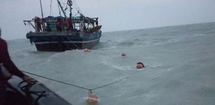 Sindh govt bans bathing, swimming and fishing at beaches