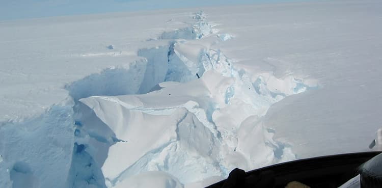 Massive iceberg breaks off Antarctica