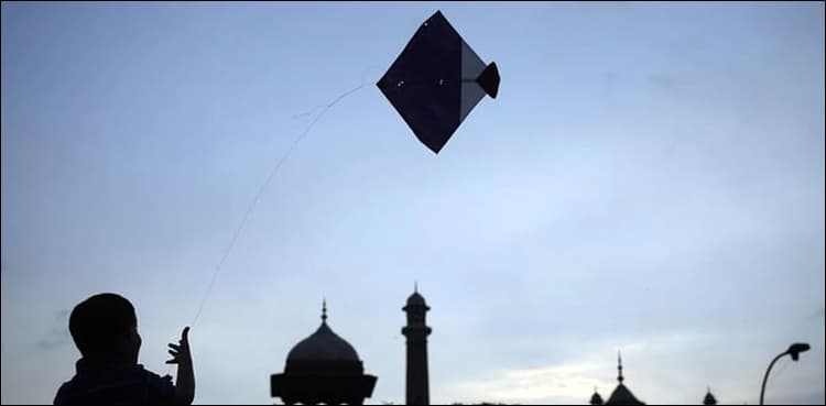 Young man dies after kite string slits throat in Lahore