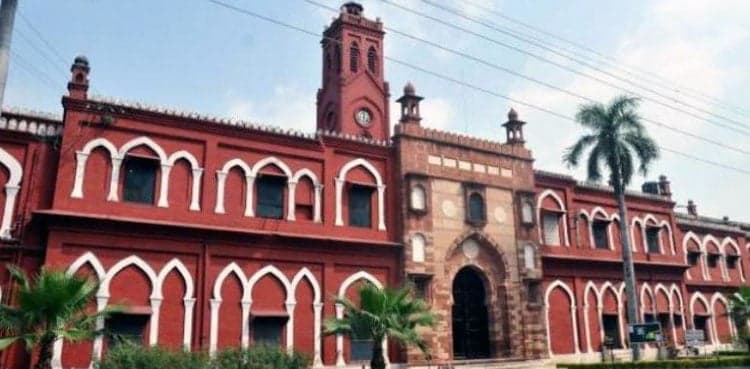 Indian Govt files case on female professor for talking on Kashmir issue