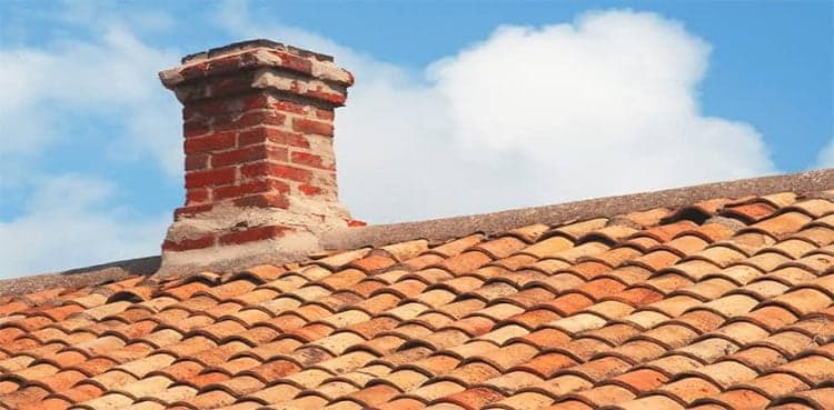 Thief or killer? Teenager trying to enter house from chimney trapped