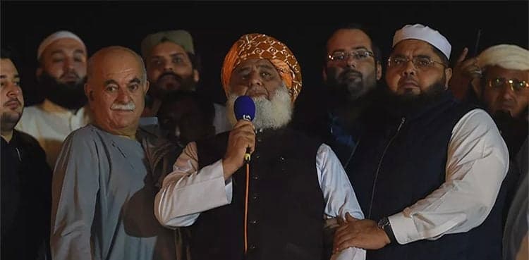 'Don't chant D-Chowk slogans,' Maulana Fazl tells Azadi March participants