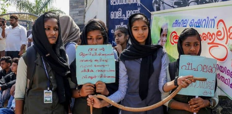 Protests after snake kills Indian schoolgirl in class