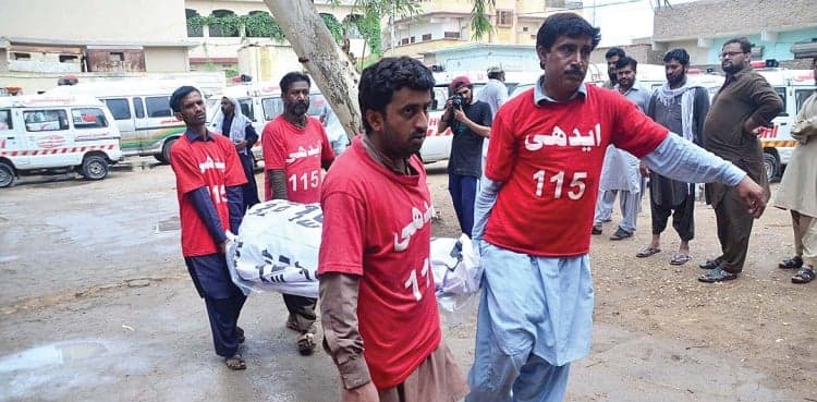 Coach runs over rickshaw, leaves 11 dead near Matiari