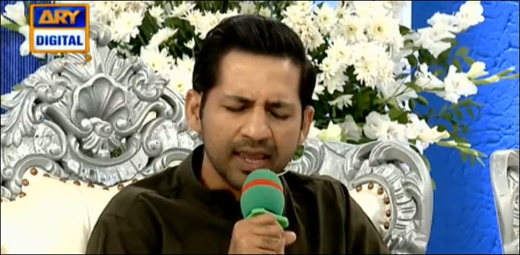 Sarfaraz Ahmed enthralls with beautiful Naat recitation