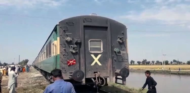 Sukkur Express fire: Two electrical supervisors suspended over negligence