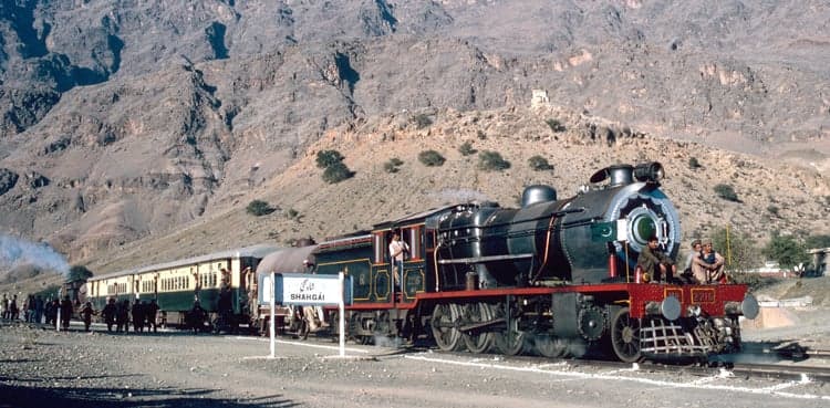 Railways Minister inaugurates tourism friendly train for Safari
