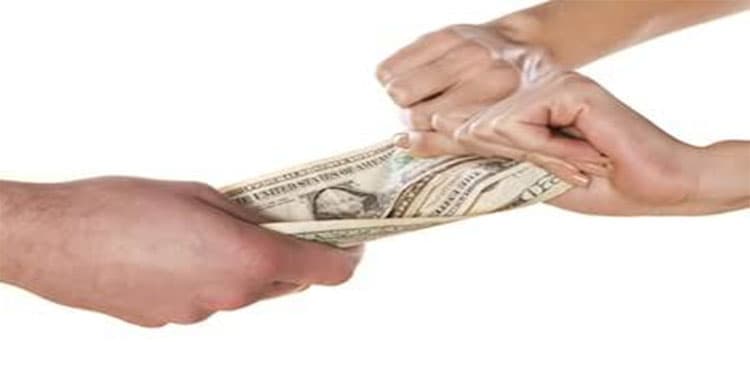 Robber returns excess money looted during bank heist