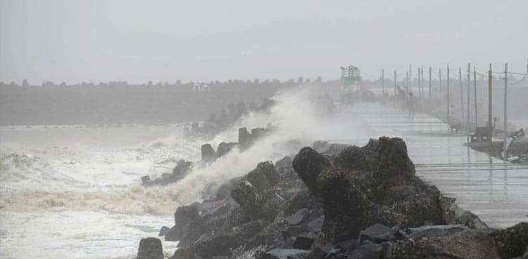 Fizzling Cyclone Maha likely to skirt India's Gujarat coast today