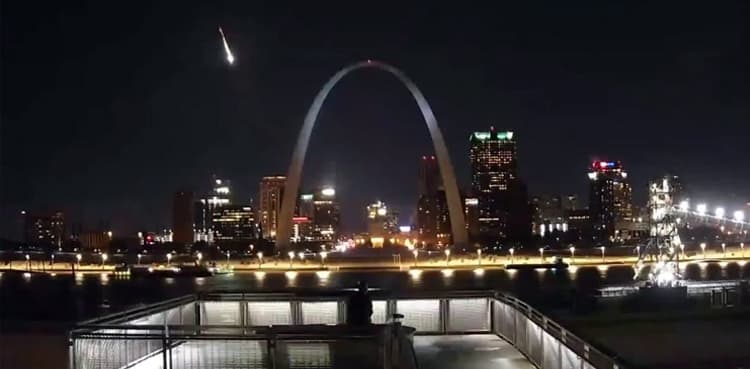 WATCH: Fireball lights up night sky
