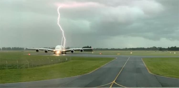 WATCH: Viral video shows aftermath of lightning bolt hitting plane