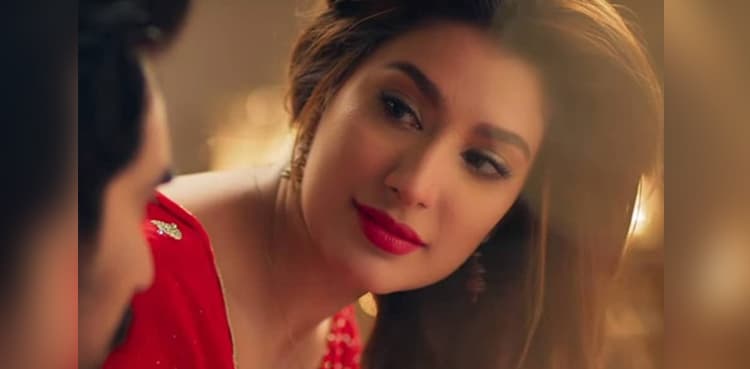 Mehwish Hayat pays heartfelt tribute to her first makeup artist