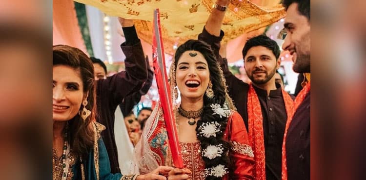 Zainab Abbas carries her love for cricket into her shendi