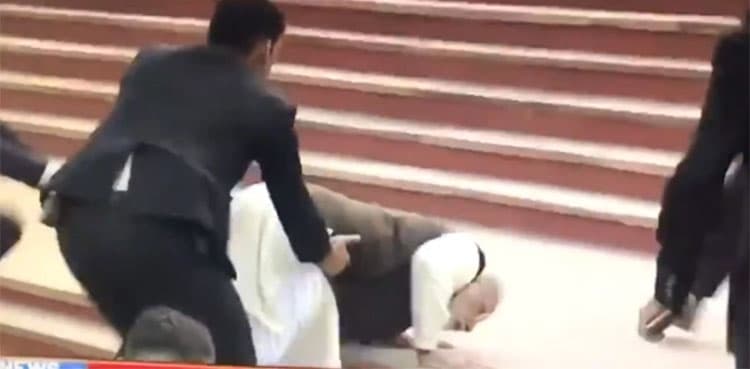 Indian PM Narendra Modi falls on stairs