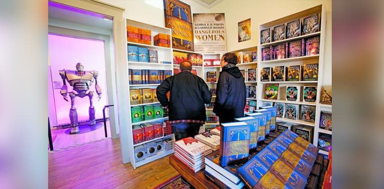 'Game of Thrones' author Martin opens bookstore in Mexico