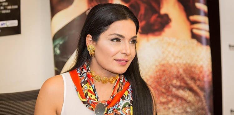 Meera praises Savera Nadeem for her performance in 'Meray Paas Tum Ho'
