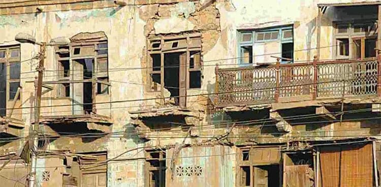 Utility services likely to be disconnected to vacate Karachi's dilapidated buildings