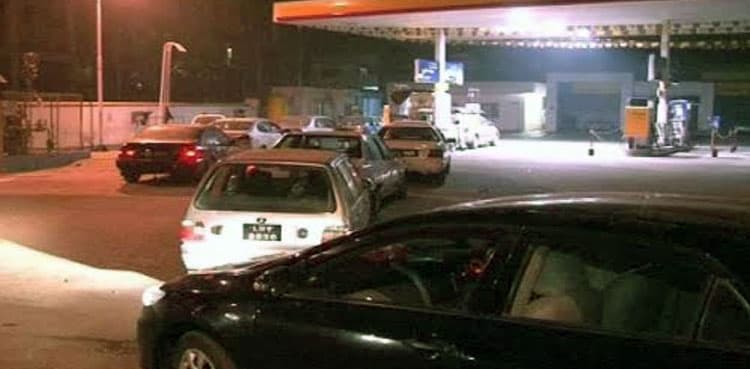 CNG stations across Sindh start to open, long queues of vehicles