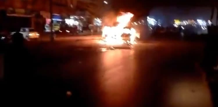 WATCH: Running car catches fire in Karachi