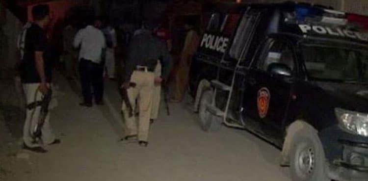 Citizens apprehend, torture alleged dacoits in Karachi