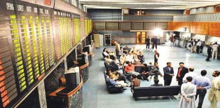 PSX closes in red, loses 272 points