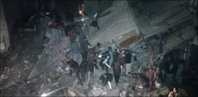 Four-storey dilapidated building collapses in Karachi