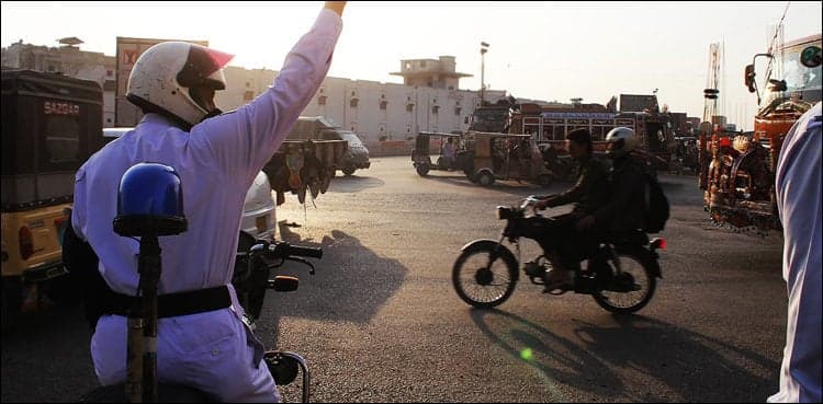 Rs3.5 million in challans issued against Karachi car drivers for COVID-19 violations