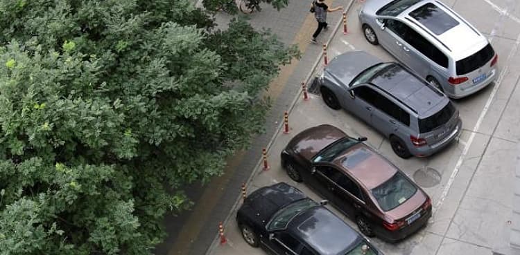 Police arrest car lifters running stolen cars in online taxi service
