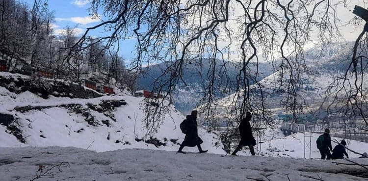 Internet trek: People in occupied Kashmir travel for hours to get online
