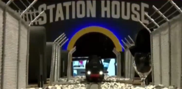 This restaurant in Karachi serves food in a unique way