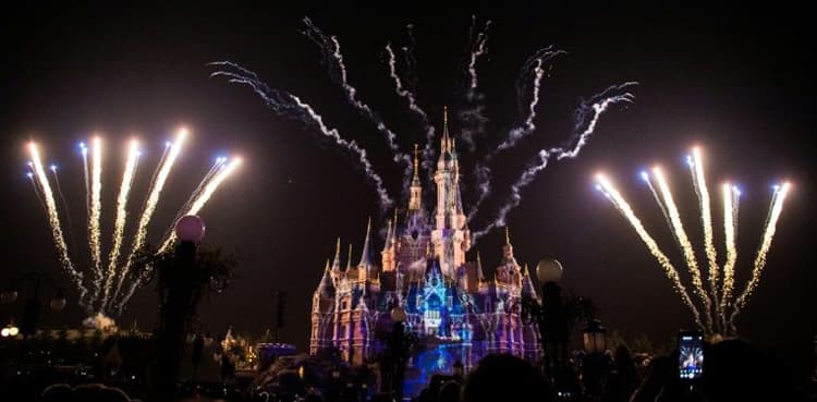 Shanghai Disneyland closes over China virus concerns
