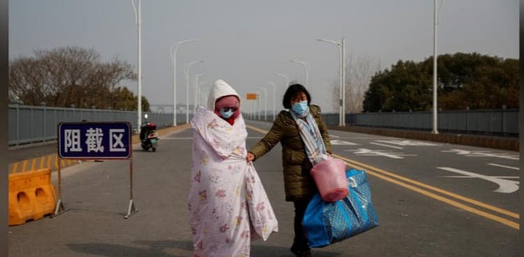 'Please take my daughter': Mother of girl with cancer pleads at virus blockade
